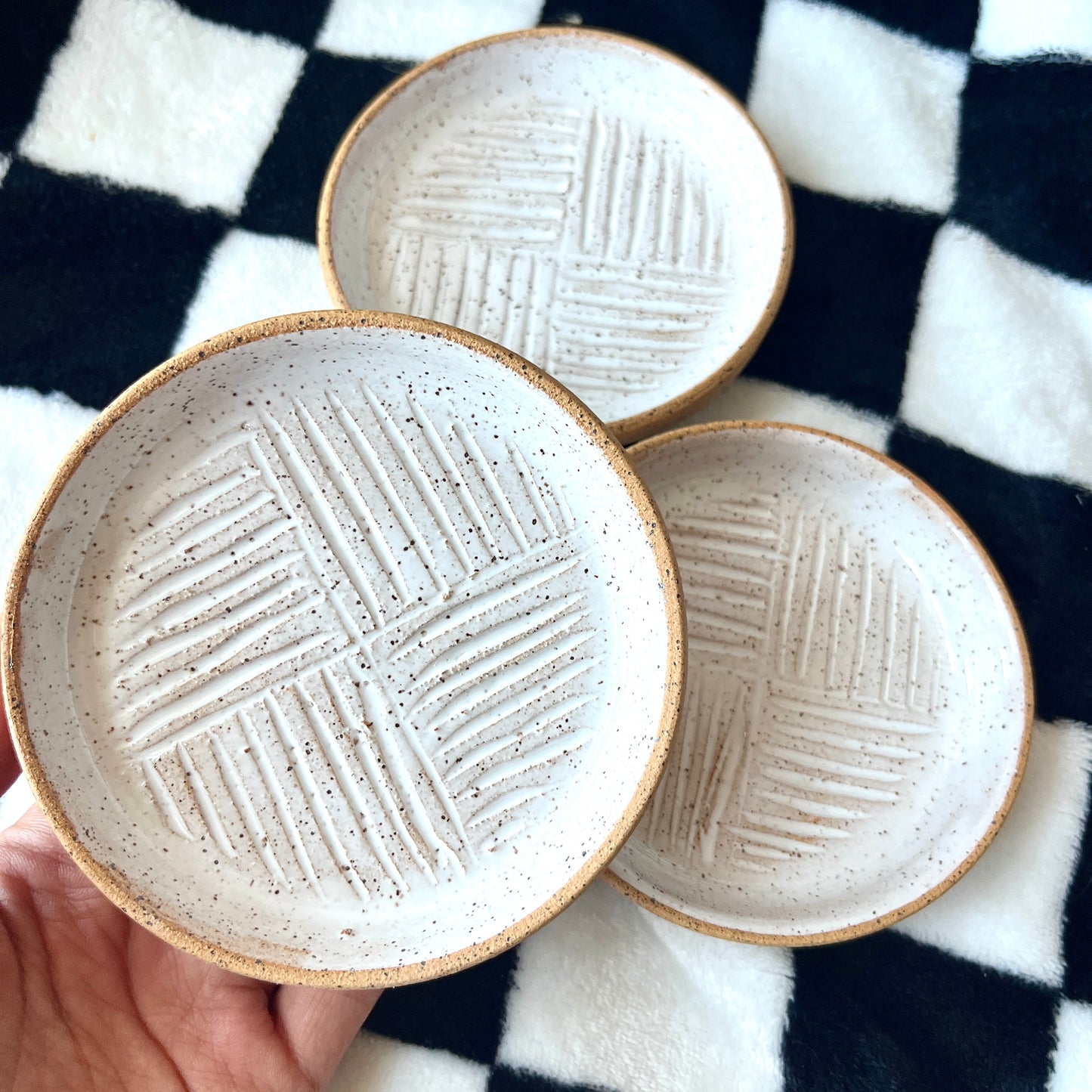 Simple mini plate