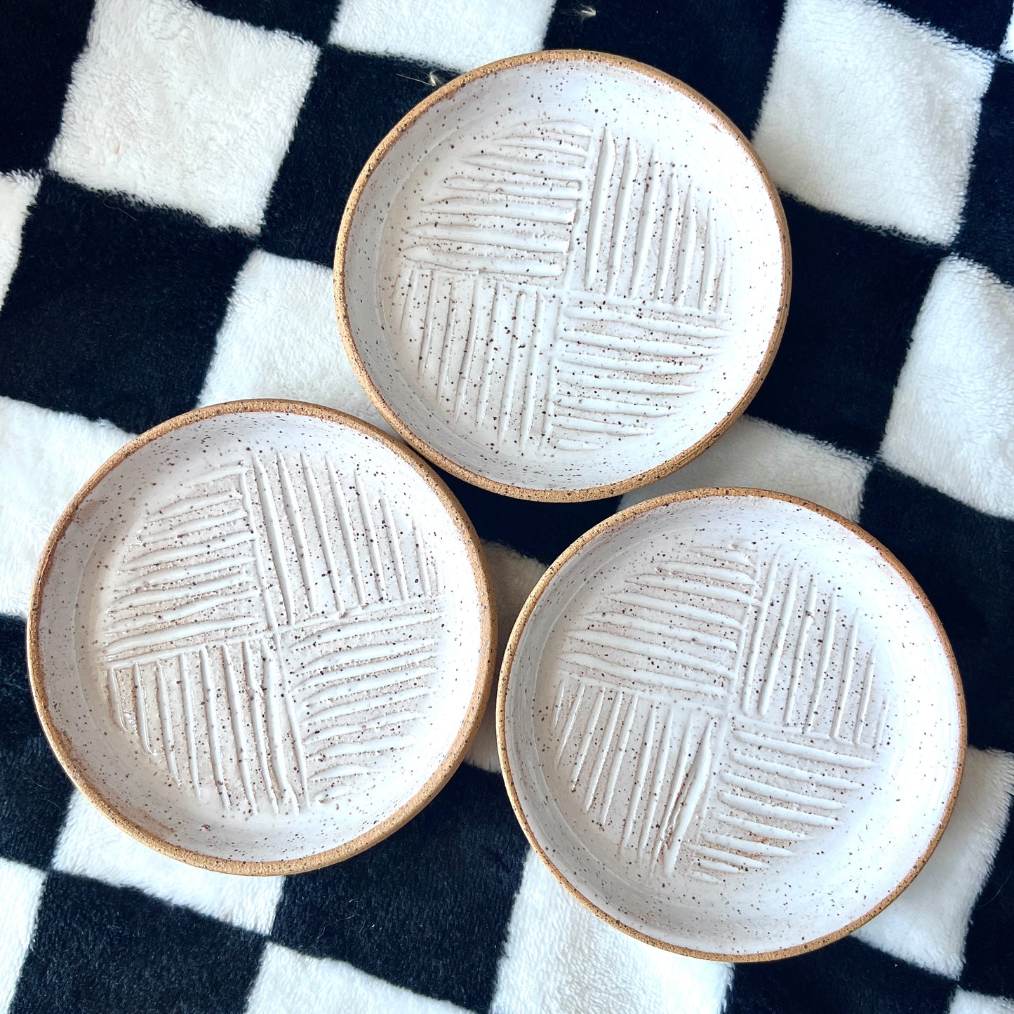 Simple mini plate